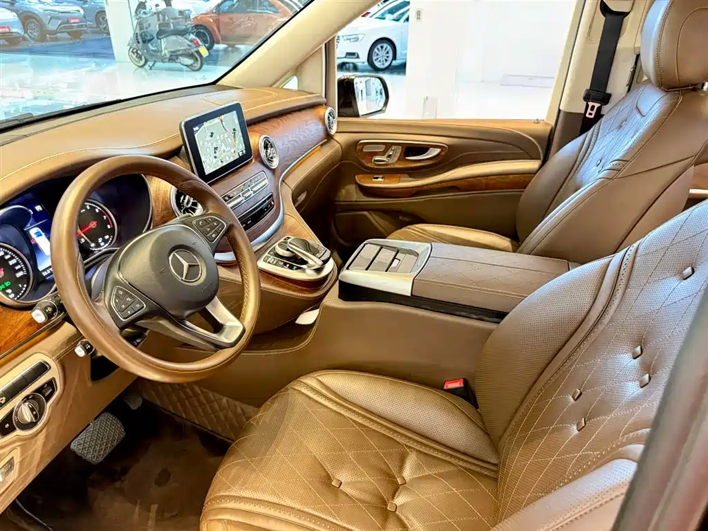 Mercedes-Benz V-Class 2021 — фото 4