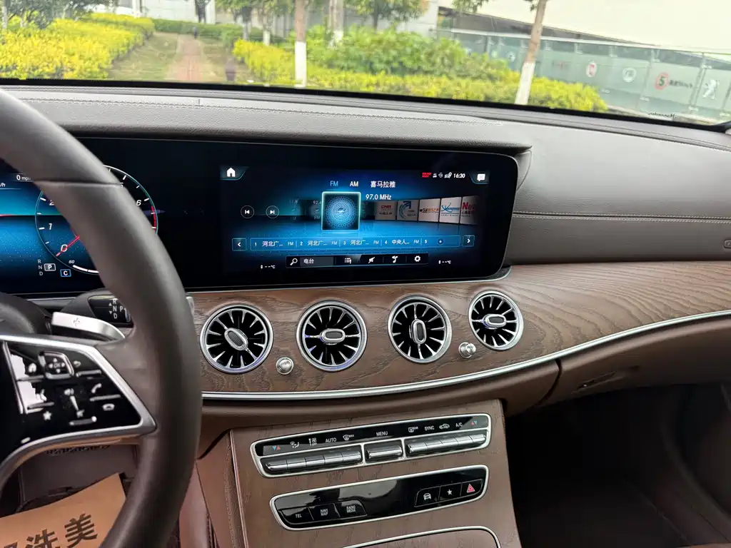 Mercedes-Benz E-Class 2023 — фото 25
