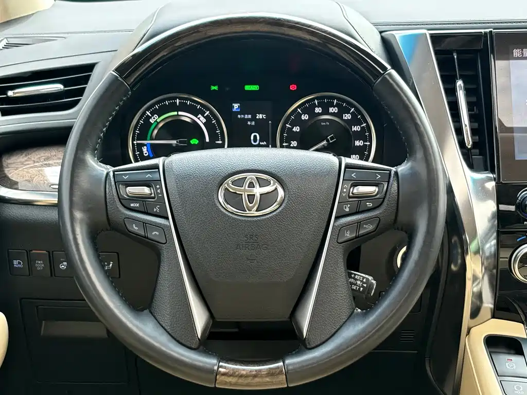 Toyota Alphard 2022 — фото 10