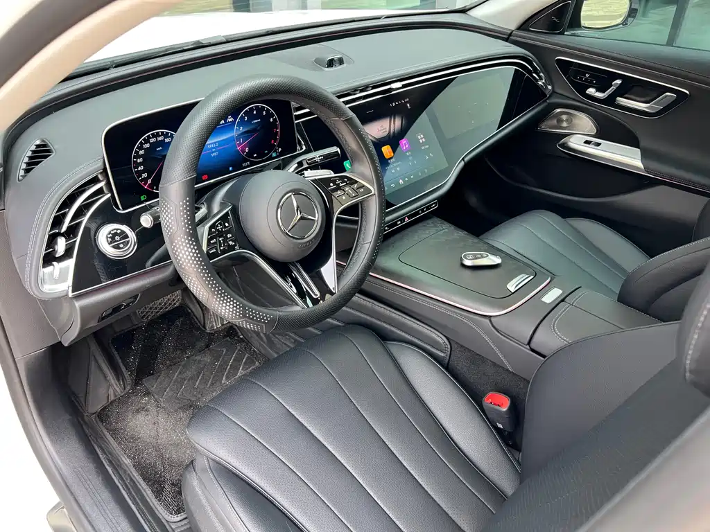 Mercedes-Benz E-Class 2025 — фото 12