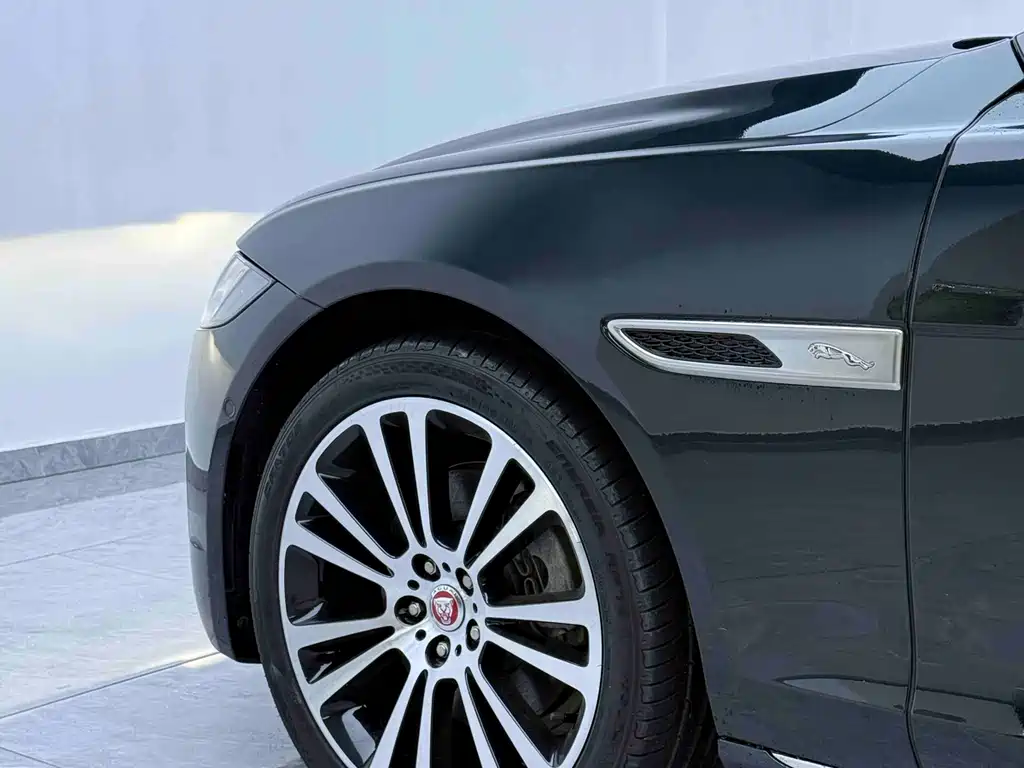Jaguar XFL 2022 — фото 4