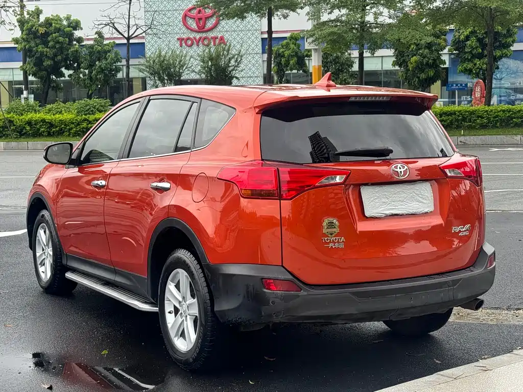 Toyota RAV4 2015 — фото 18
