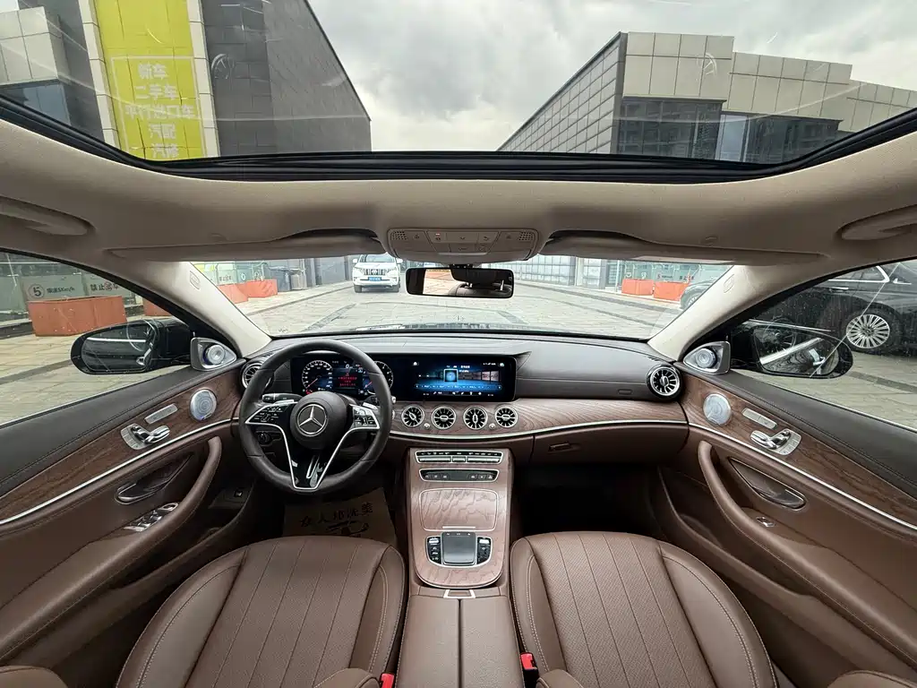 Mercedes-Benz E-Class 2023 — фото 5