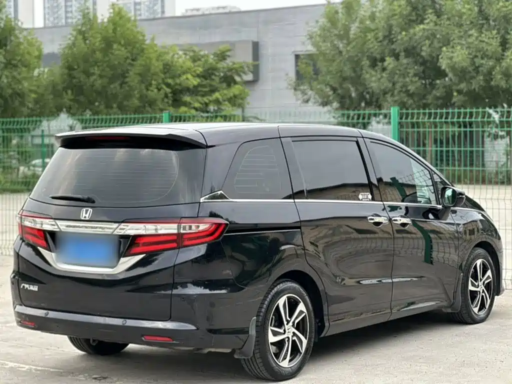Honda Odyssey 2017 — фото 12