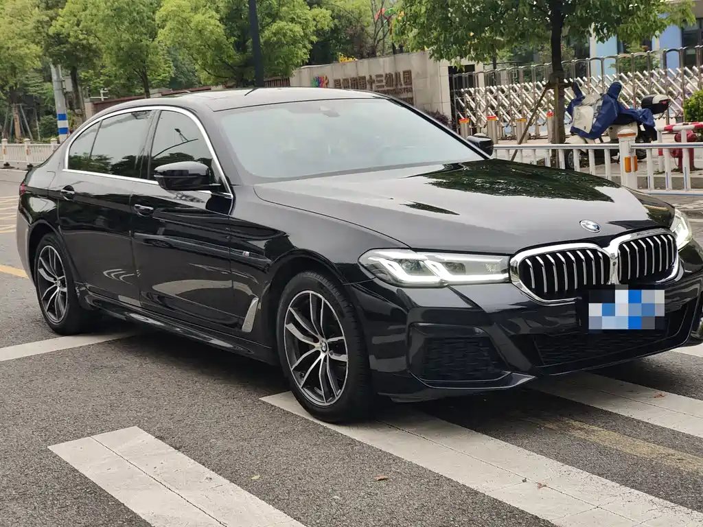 BMW 5 Series 2021 — фото 1