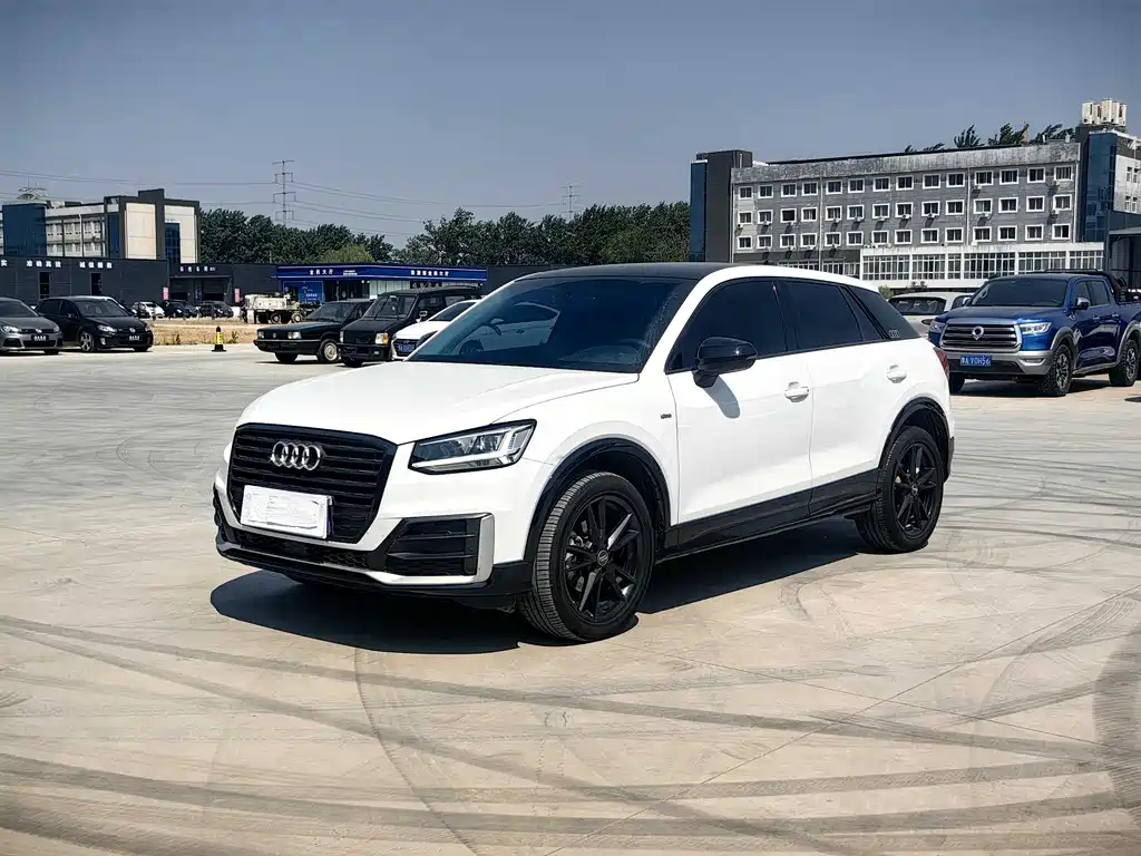 Audi Q2L 2020 — фото 1