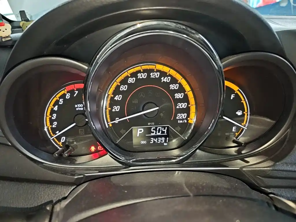 Toyota Yaris L 2023 — фото 12