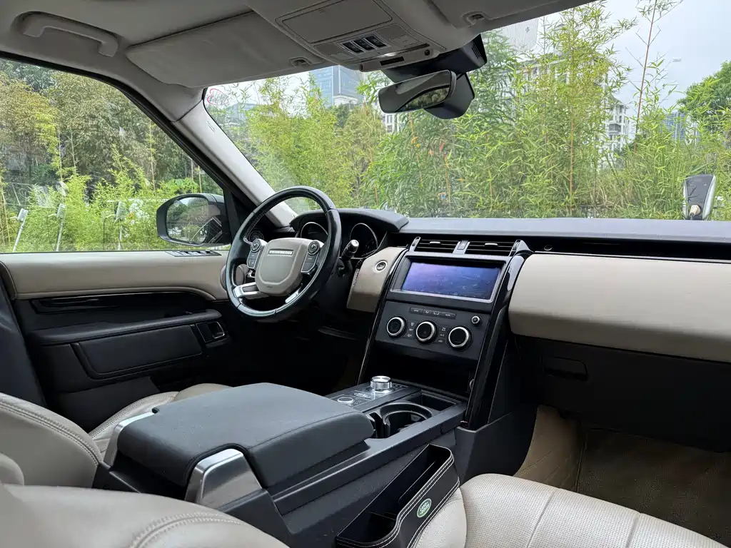 Land Rover Discovery 2018 — фото 19
