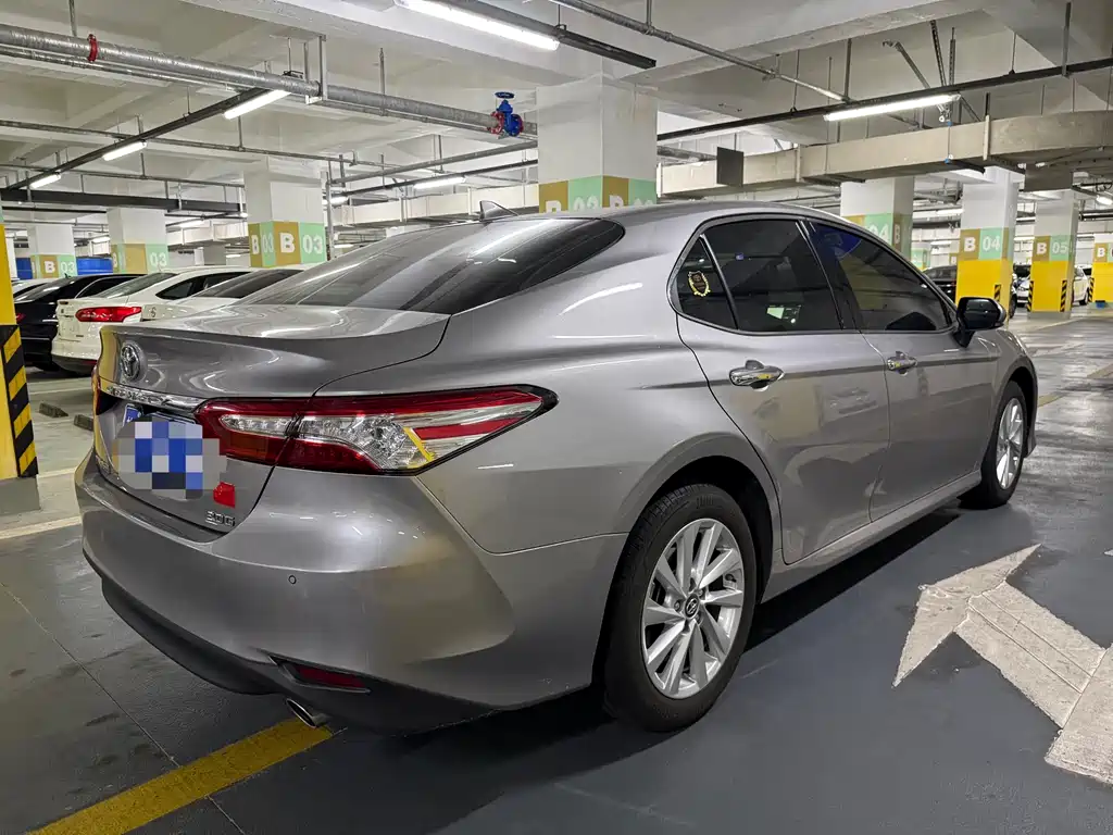 Toyota Camry 2023 — фото 4