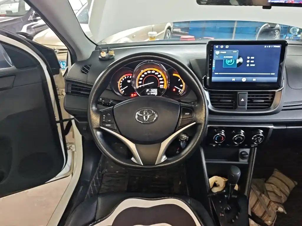 Toyota Yaris L 2023 — фото 11