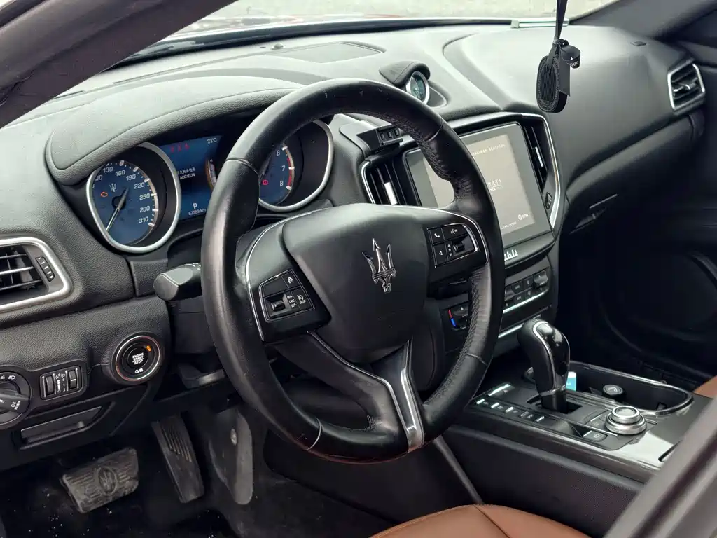 Maserati Ghibli 2019 — фото 10