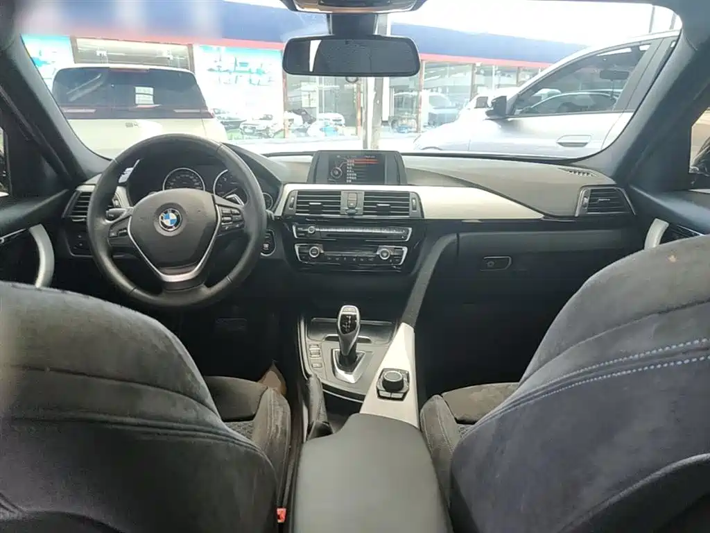 BMW 3 Series 2017 — фото 10