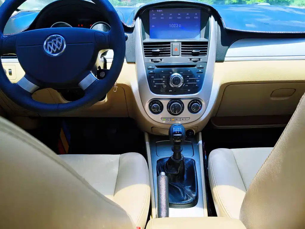 Buick Excelle 2014 — фото 18