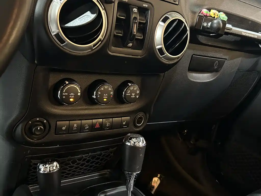 Jeep Wrangler 2019 — фото 20