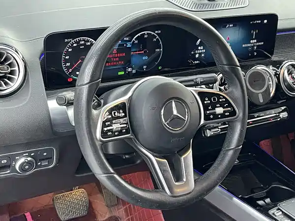 Mercedes-Benz EQB 2022