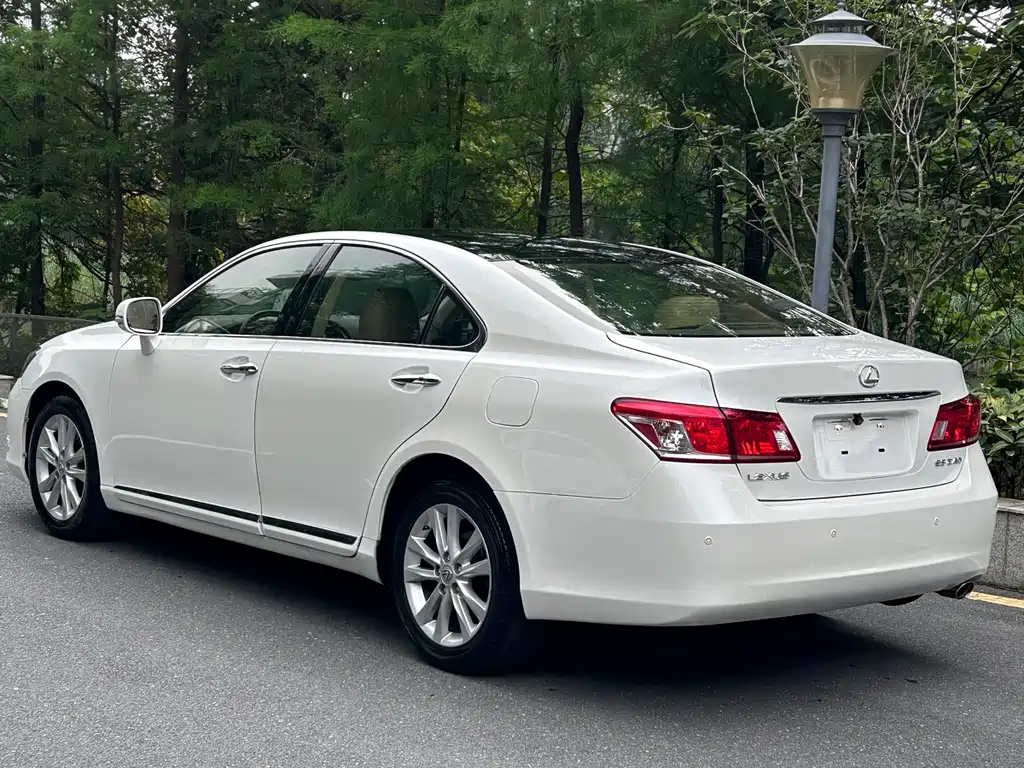 Lexus ES 2012 — фото 5