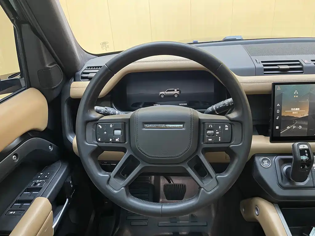 Land Rover Defender 2025 — фото 11
