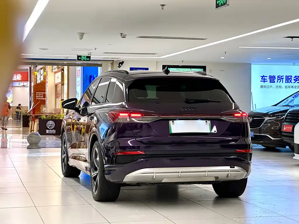 Audi Q4 e-tron 2022 — фото 5