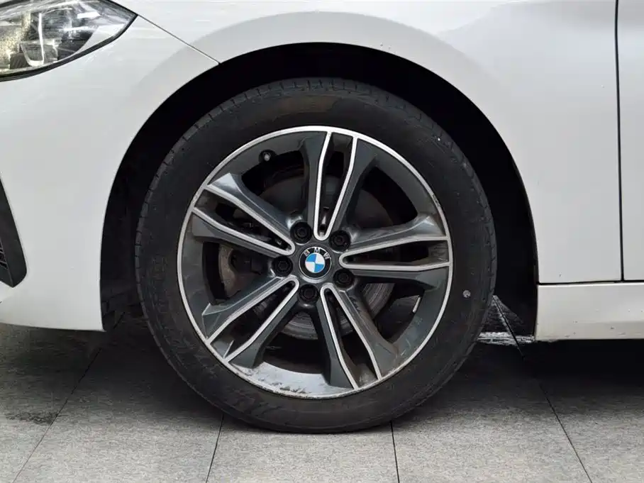 BMW 1 Series 2022 — фото 12
