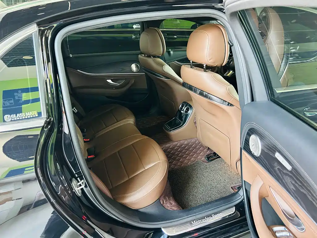 Mercedes-Benz E-Class 2022 — фото 13