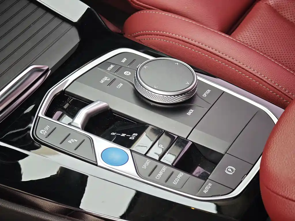 BMW iX3 2024 — фото 10