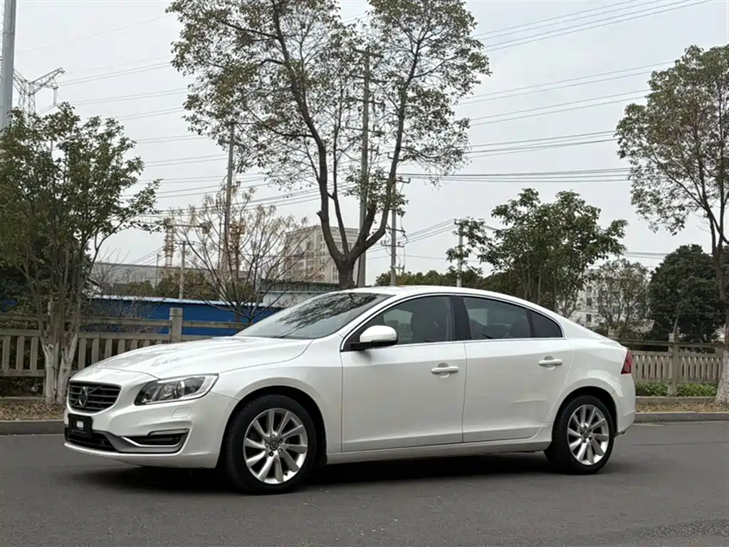 Volvo S60 2017 — фото 17