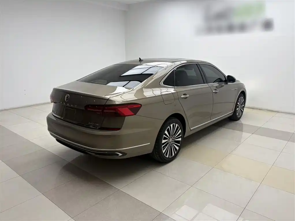 Volkswagen Passat 2019 — фото 12