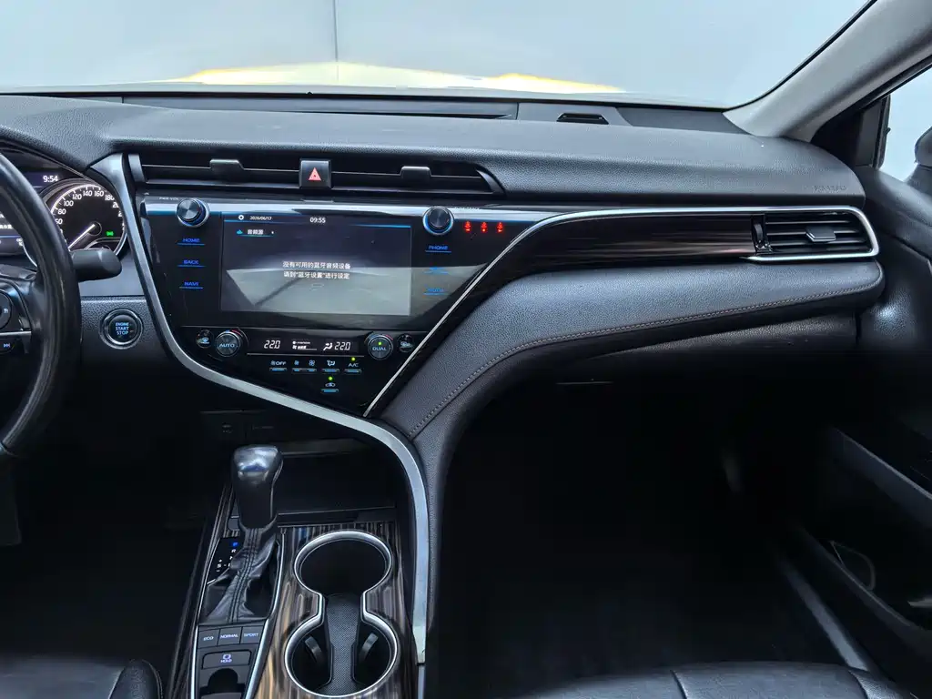 Toyota Camry 2020 — фото 10