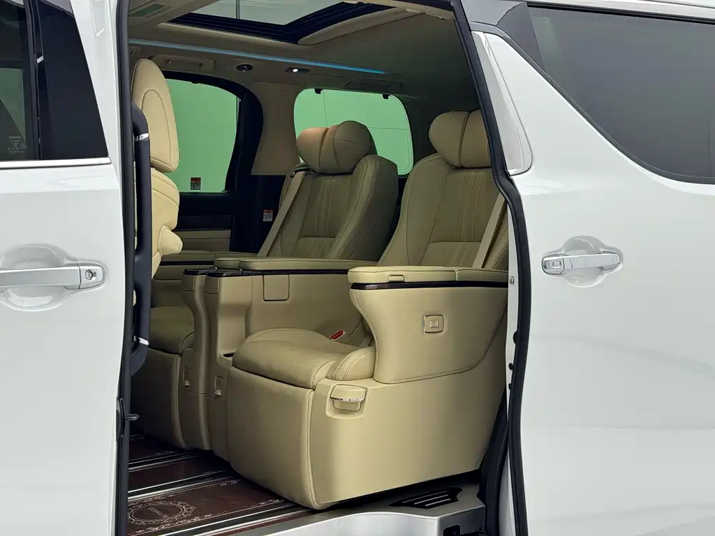 Toyota Alphard 2022 — фото 9