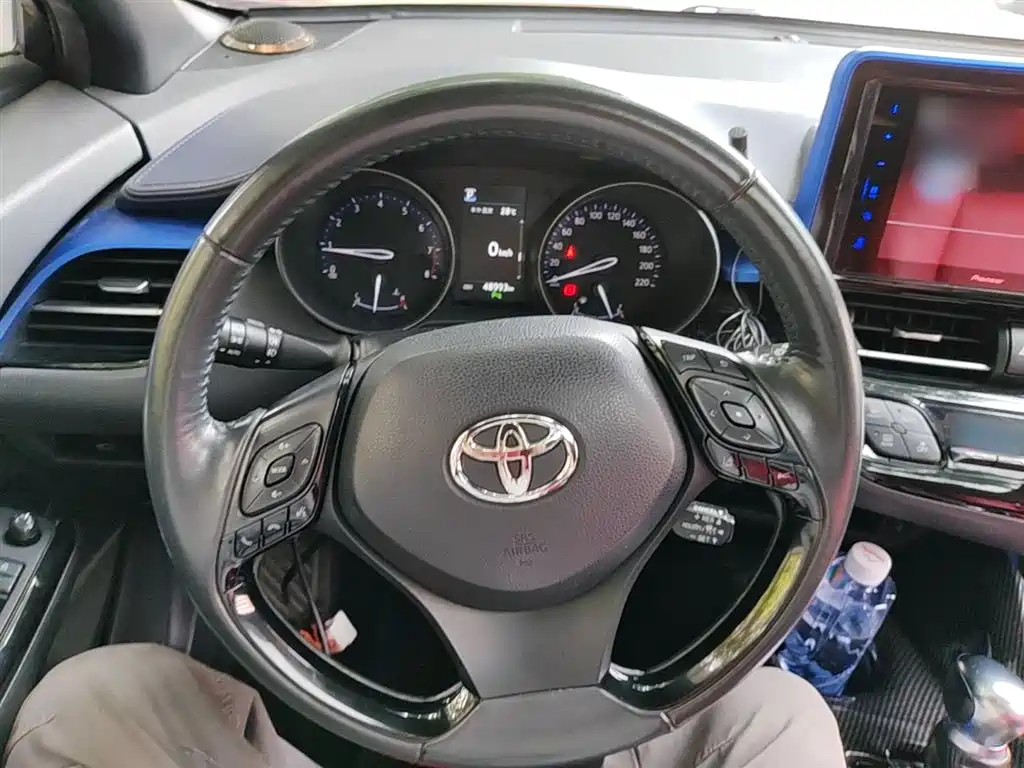 Toyota C-HR 2019 — фото 11