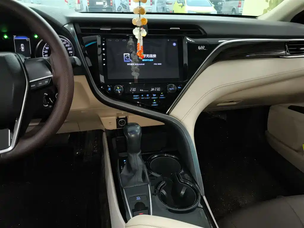 Toyota Camry 2018 — фото 10