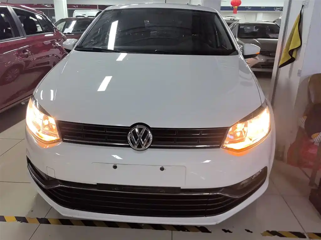Volkswagen Polo 2015 — фото 3