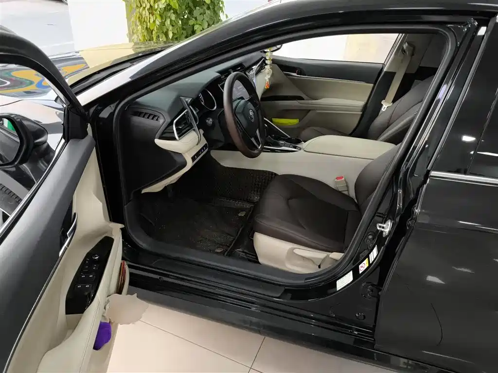 Toyota Camry 2018 — фото 13