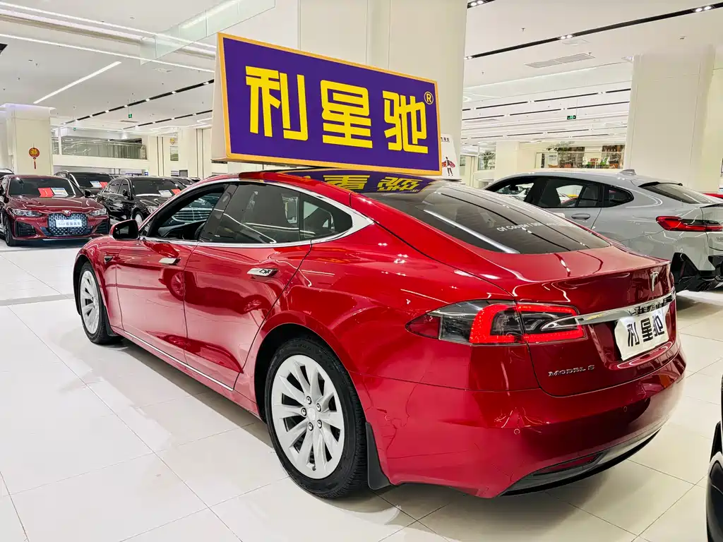 Tesla Model S 2017 — фото 31