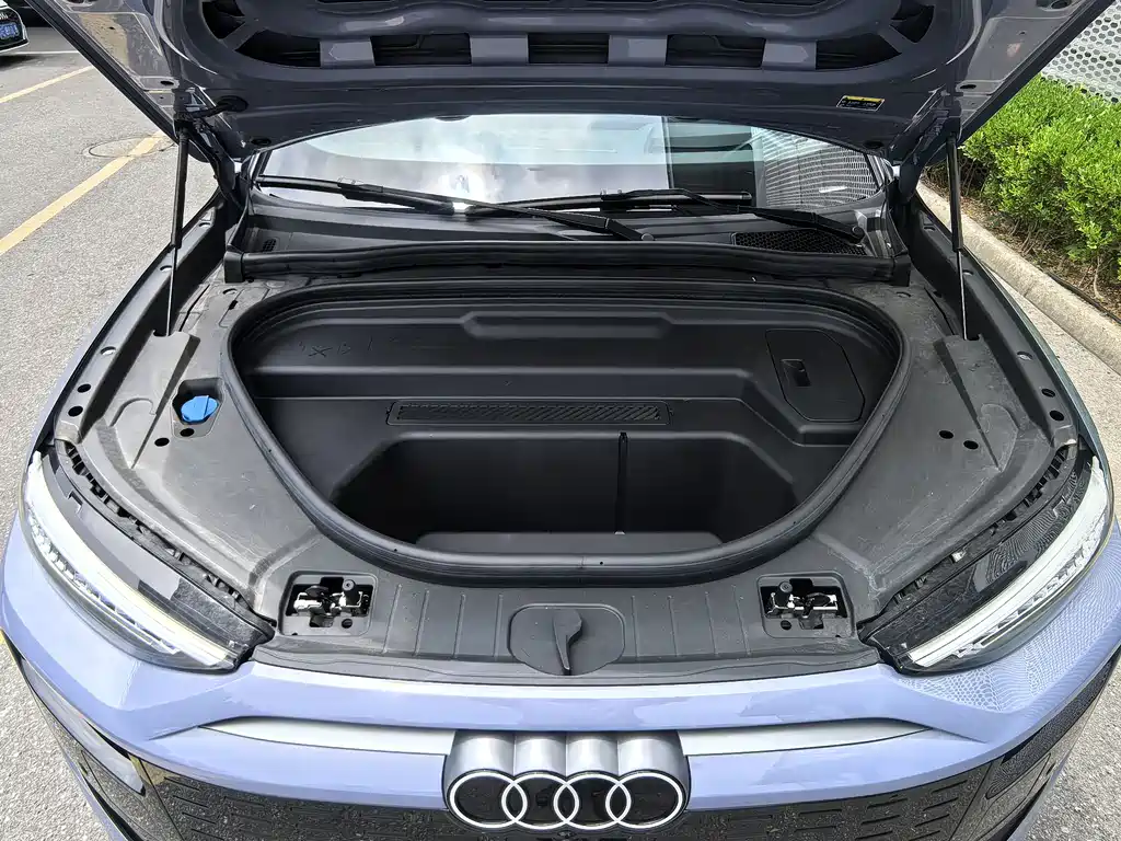 Audi Q6L e-tron 2025 — фото 16