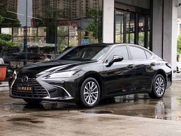 Lexus ES 2025