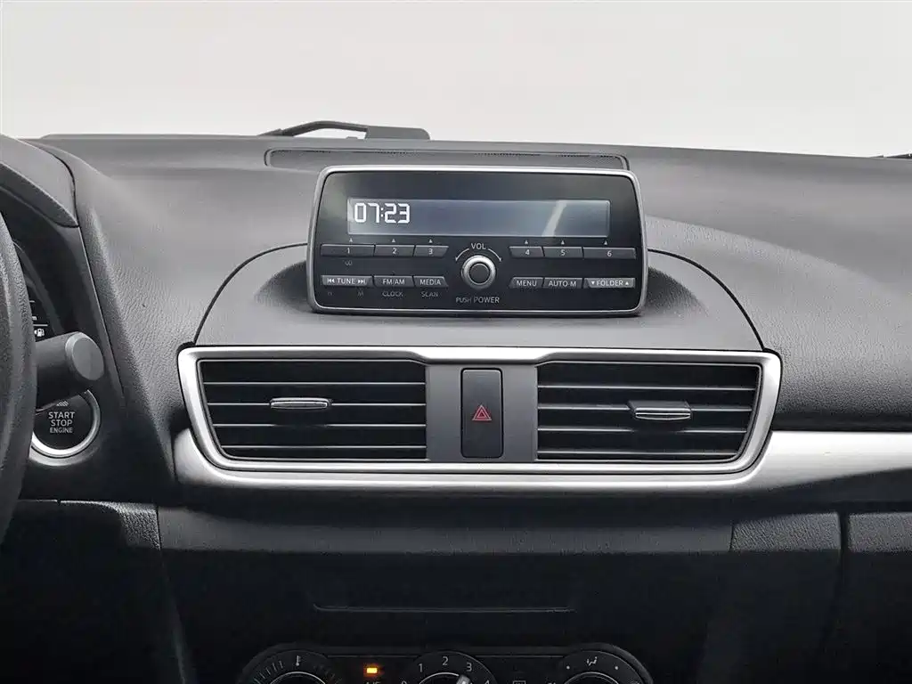 Mazda 3 Axela 2018 — фото 12