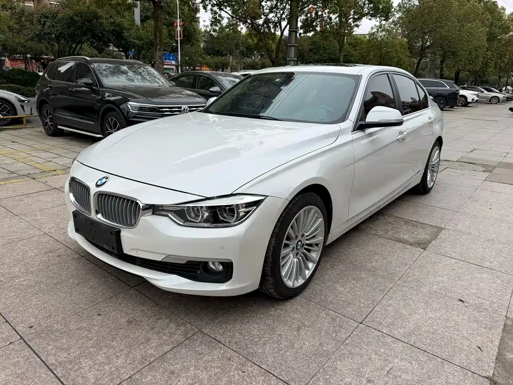BMW 3 Series 2018 — фото 1