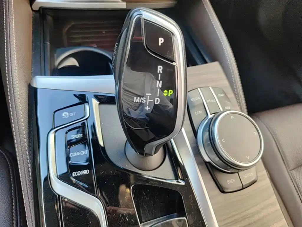 BMW 5 Series 2021 — фото 14