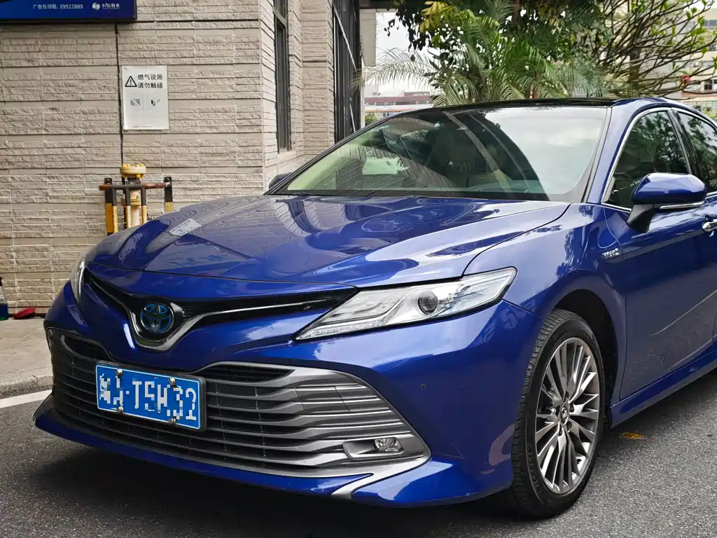 Toyota Camry 2019 — фото 9