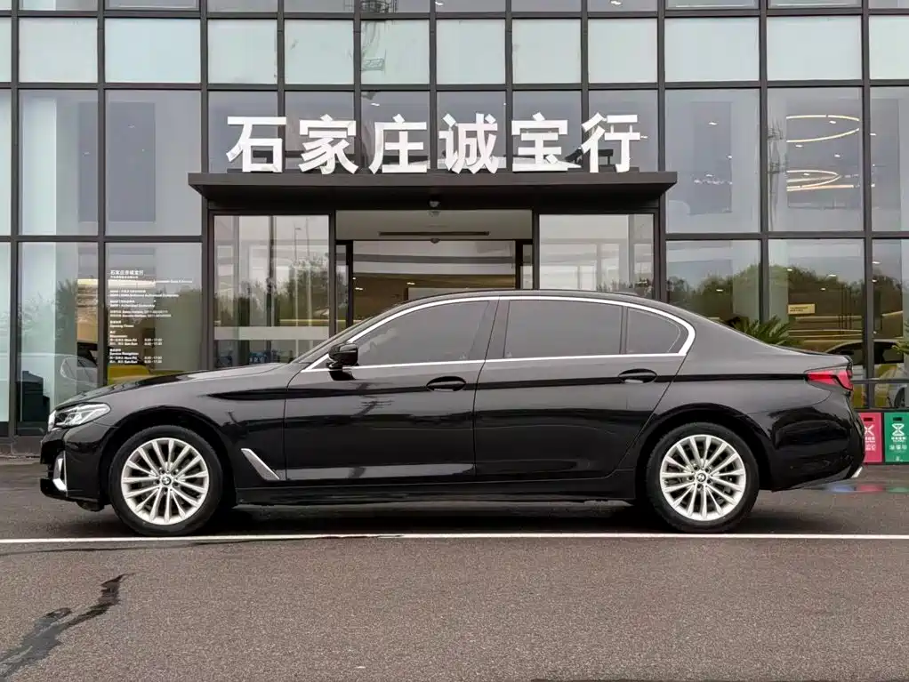BMW 5 Series 2022 — фото 11