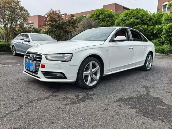 Audi A4L 2015