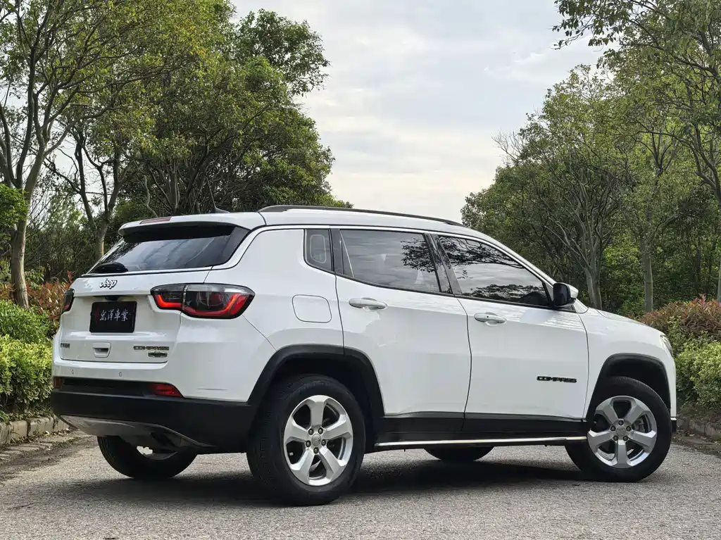Jeep Compass 2018 — фото 7