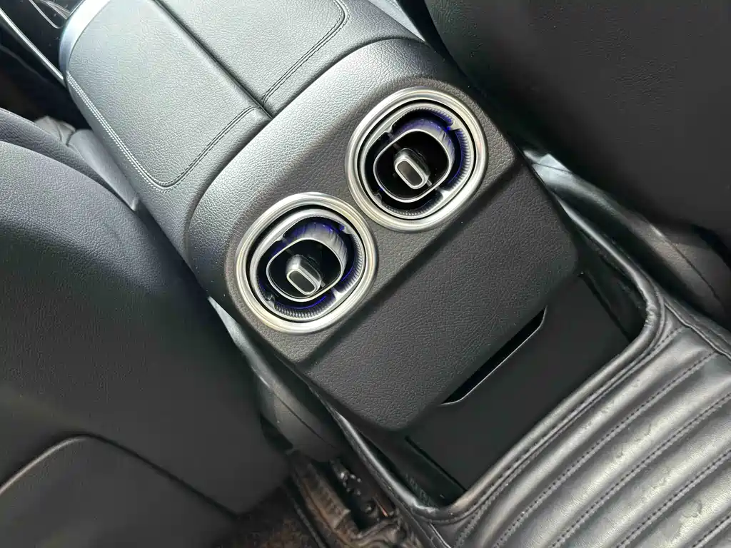 Mercedes-Benz C-Class 2023 — фото 25