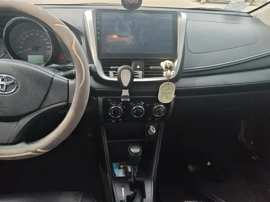 Toyota Yaris L 2019 — фото 13
