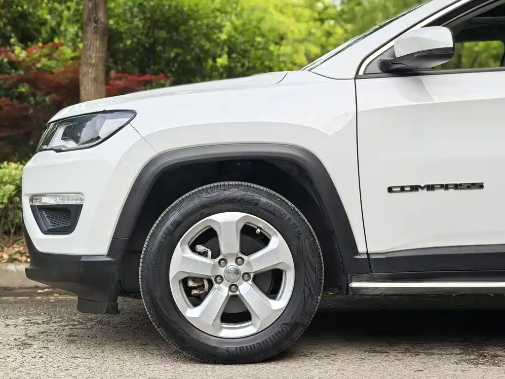 Jeep Compass 2018 — фото 10