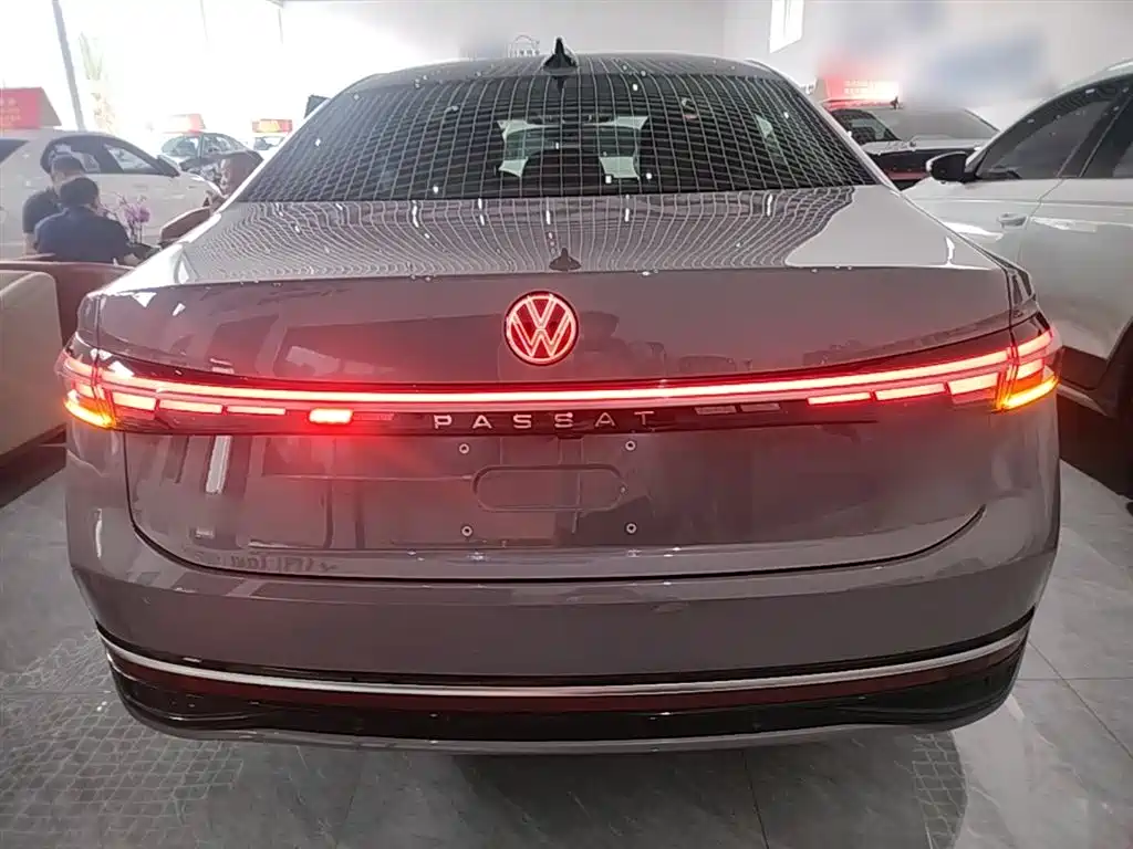 Volkswagen Passat 2024 — фото 6