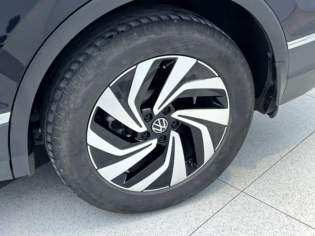 Volkswagen Tiguan L 2023 — фото 19