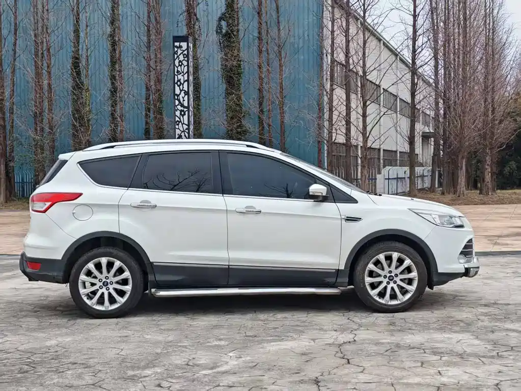 Ford Kuga 2015 — фото 4