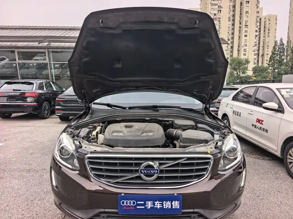 Volvo XC60 2017 — фото 19